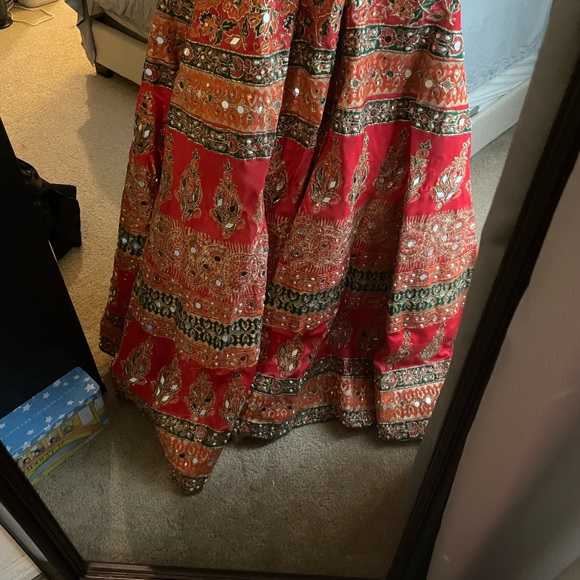 Pakistani lehnga choli with two types of tops! - Picture 3 of 5